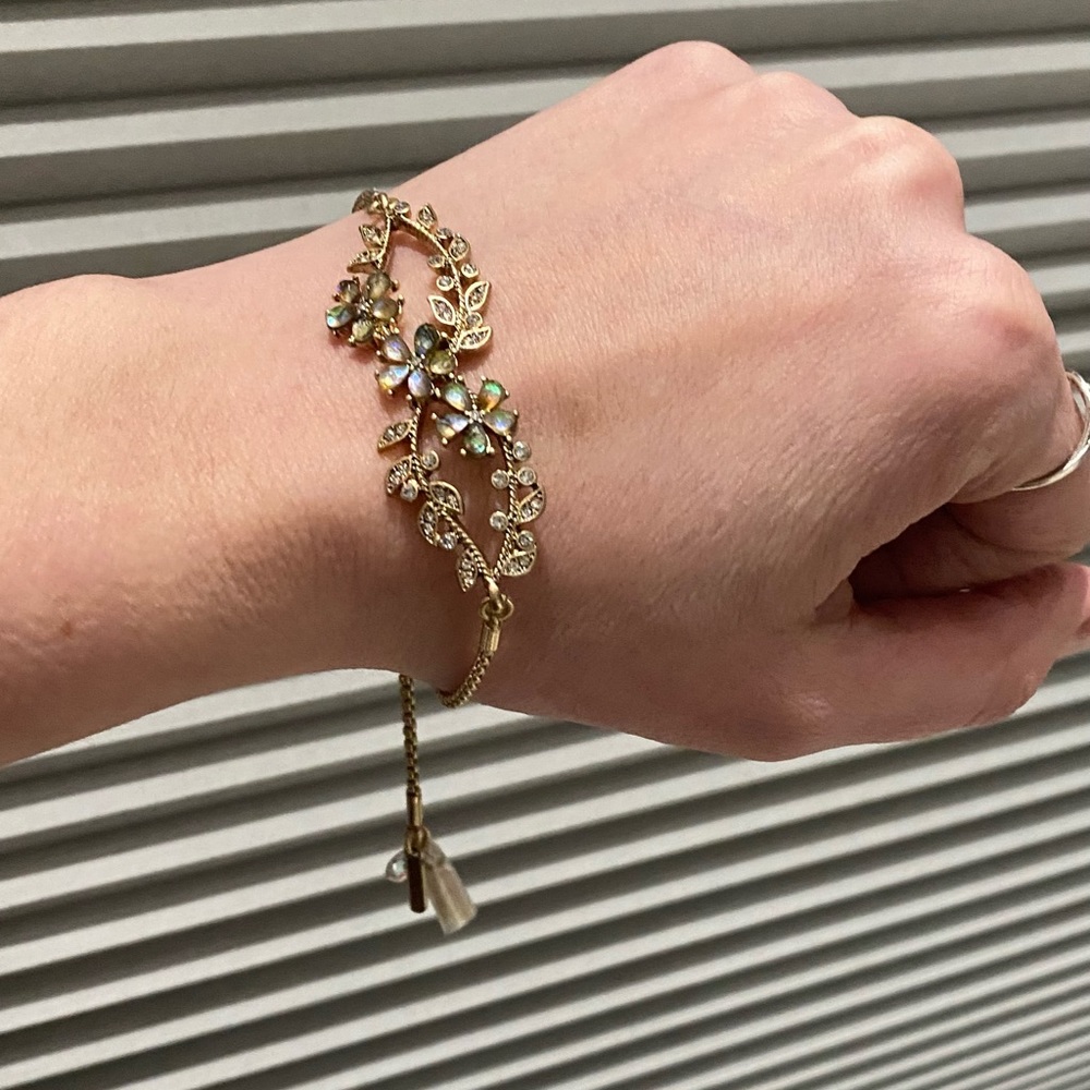 Flower bracelet